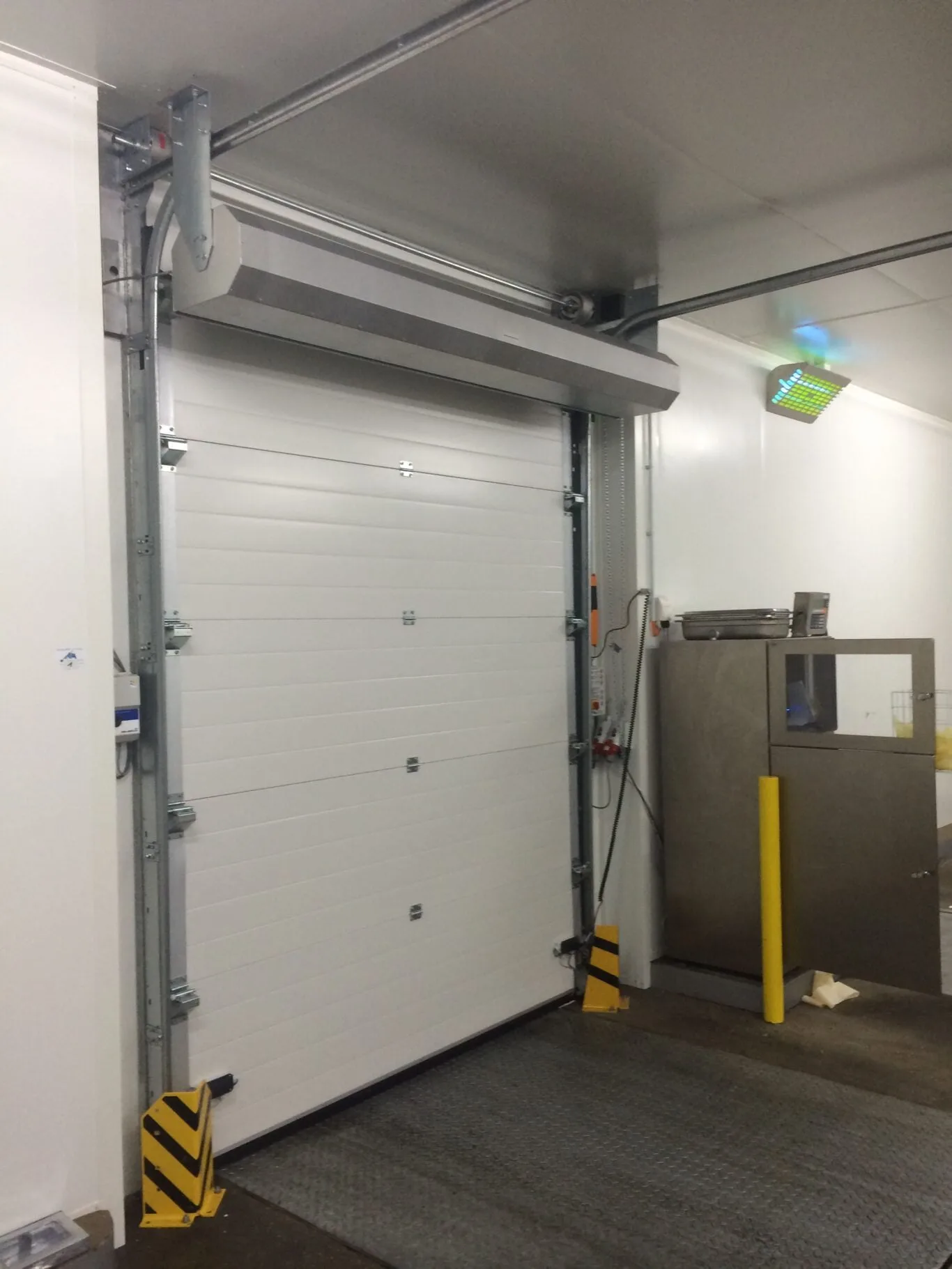 air curtains, aircurtains, air curtain, aircurtain, luchtgordijn, luchtdeur, luchtwand, rideau d'air, Luftschleier, luftrid&aring;er