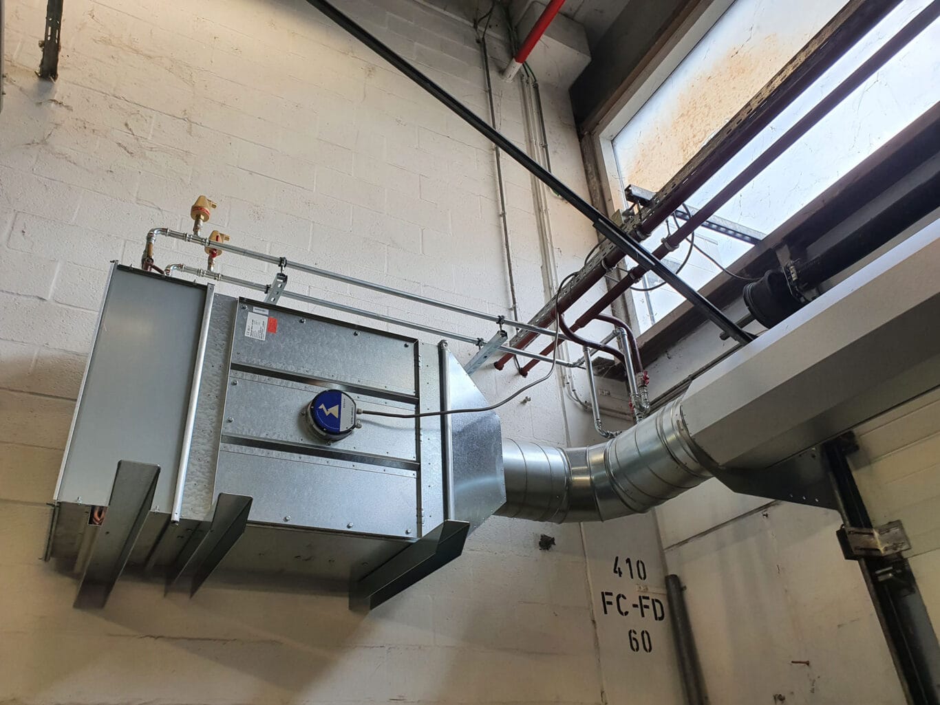 Masterveil Ventilatoreinheit mit Warmwasserheizung für Luftschleier im Nike Logistikzentrum